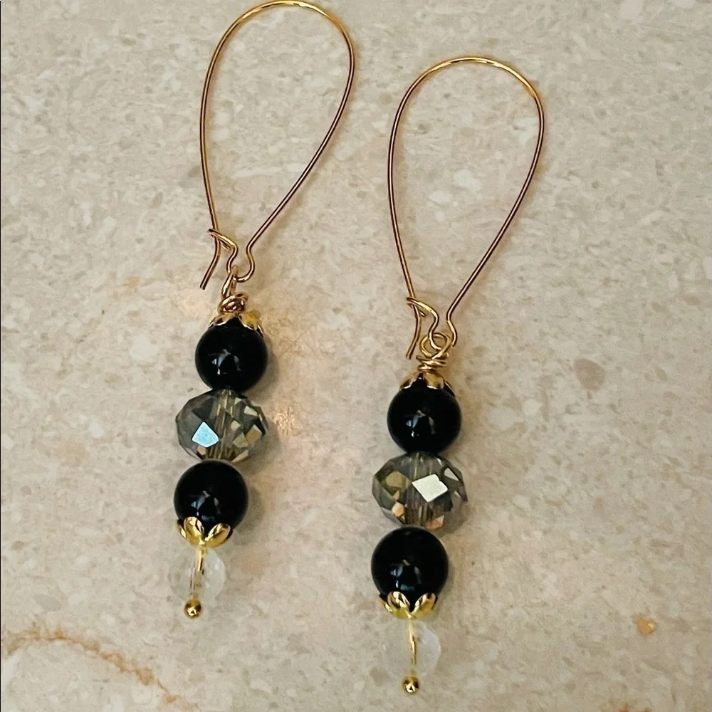 π
Ί22KT Gold over Sterling Silver Earrings Genuine Black Onyx Crystal Modern Chic - Picture 3 of 7